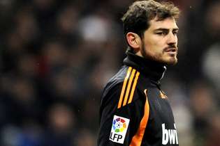 Goleiro espanhol Iker Casillas foi fofo e beijou a namorada ao vivo, na TV, para o mundo inteiro ver