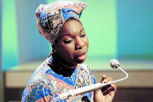 Ícone. Nina Simone criou um estilo musical único, unindo jazz, blues e soul em sua voz poderosa