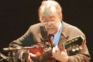 Longe dos palcos, o cantor João Gilberto completa 84 anos no próximo dia 10 de junho