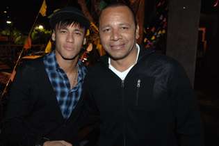 Mais uma vez, o pai de Neymar sai em defesa do filho, que não compareceu ao treino do PSG