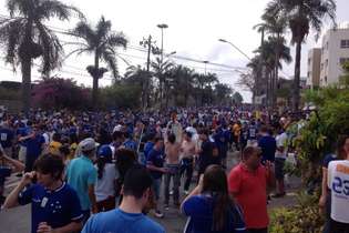 Torcedores do Cruzeiro já enchem os arredores do Mineirão