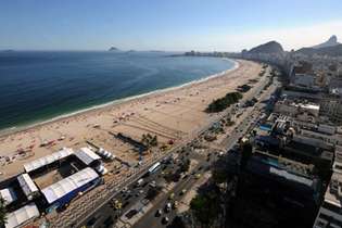 Duas garotas de programa que haviam sido recebidas pelo juiz americano em um flat em Copacabana, RJ, voltaram mais tarde com os criminosos.