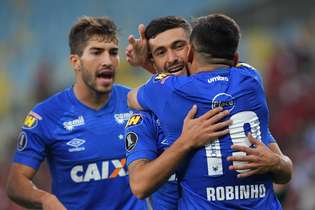 Com frieza na frente do gol, o uruguaio Arrascaeta abriu o placar para o Cruzeiro