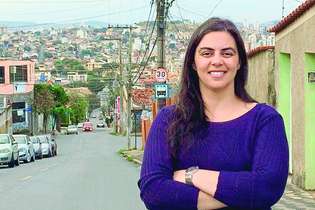 Memória afetiva. Ana Elisa Ribeiro orgulha-se de contar histórias do bairro onde cresceu e ainda vive