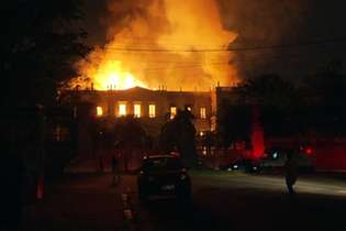 Incêndio de grandes proporções atinge Museu Nacional, no Rio de Janeiro