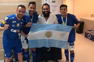 Sorín comemorou com os conterrâneos Mancuello, Ariel Cabral e Lucas Romero, que fazem parte do elenco do Cruzeiro
