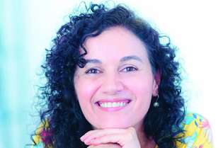 Mineira diz que poemas também servem para a crítica política e social