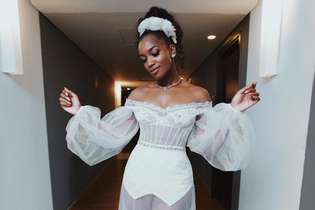 Nas redes sociais, os fãs da cantora elogiaram o traje que ela usava na cerimônia