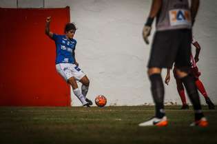 Dodô em ação durante duelo do Cruzeiro com o Villa Nova, no domingo
