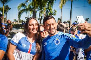 Robinho renova com o clube e permanece no Cruzeiro até dezembro de 2021