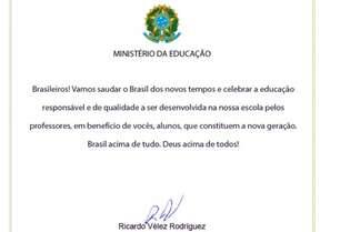 A primeira carta foi enviada para escolas com o slogan da campanha presidencial de Jair Bolsonaro