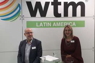 Claude Blanc, diretor global de portfólio da WTM, e Luciane Leite, diretora da WTM Latin America