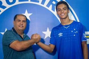 Aos 14 anos, João Mendes assinou um vínculo com o Cruzeiro que vai até 2025