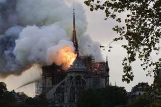 Incêndio assolou a Catedral de Notre-Dame