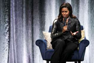 Michelle Obama está em turnê pela Europa para lançar seu novo livro "Minha História"