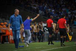 Mano Menezes durante a derrota do Cruzeiro para o Emelec, na última rodada da fase de grupos da Libertadores