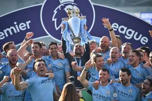 Jogadores do Manchester City comemoram título do Campeonato Inglês