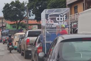 Transporte da cabine do VAR chamou a atenção nas ruas de São Luís