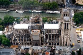O incêndio que destruiu parte do telhado da catedral em abril provocou uma onda de solidariedade na França
