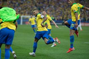 Lateral-direito da seleção brasileira deu declaração polêmica sobre o comportamento do torcedor