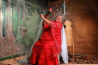 Dona Onete, 80, diz que em Minas e no Pará há uma “preservação da história”. “Vocês são a terra do Aleijadinho”, enaltece