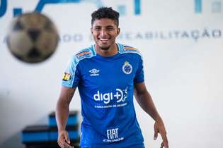 Éderson permanece no Cruzeiro por quatro temporadas