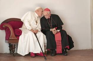 Anthony Hopkins e Jonathan Pryce interpretam papa Bento XVI e cardeal Bergoglio no filme 'Dois Papas