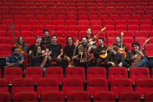 Treze integrantes das bandas Cartoon, Cálix e Somba formam a Orquestra Mineira de Rock