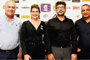 A conselheira da APAE, Patrícia Gil, com alguns dos empresários apoiadores da instituição, Jairo Diniz (Porteira Velha), Cândido Navarro (Super Luna) e Wellington Pereira (Frigonema).