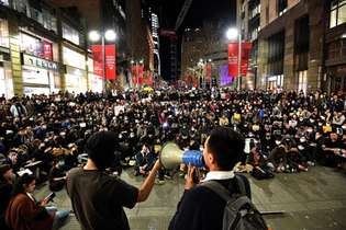 Apoiadores das manifestações em Hong Kong protestaram em praça de Sydney, na Austrália