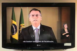 Bolsonaro faz pronunciamento sobre a situação da Amazônia