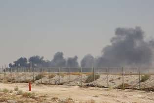 Instalação de petróleo da Aramco em Abqaiq, cerca de 60 km a sudoeste de Dhahran, na província oriental da Arábia Saudita, em 14 de setembro de 2019, onde ataques de drones provocaram incêndios