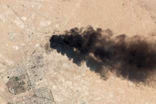 Imagem de satélite mostra danos à estrutura de produção de petróleo de Abqaig, na Arábia Saudita