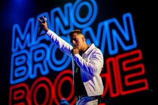 Líder do Racionais MC's armou um baile black no palco Sunset nesta sexta-feira (27)