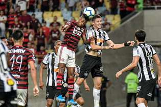 O Flamengo de Bruno Henrique levou a melhor contra o Galo, de Iago Maidana