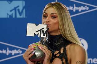 Pabllo Vittar ganhou o MTV EMA na categoria "Melhor Artista Brasileiro" neste domingo (3), em Sevilha, sul da Espanha