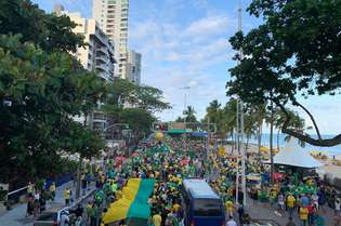 Manifestantes se reuniram em Recife contra decisão do STF