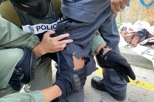 Imagens divulgadas pela polícia mostram que o agente foi atingido na panturrilha enquanto participava de operação na região da Universidade Politécnica