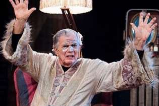 Tarcísio Meira precisou adiar a estreia da peça "O Camareiro" em duas semanas por causa de uma pneumonia
