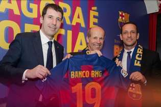 Xavier O’Callaghan, diretor do Barcelona nas Américas, Ricardo Guimarães, dono do Banco BMG, e Juliano Belletti, embaixador do Barcelona