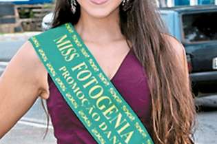 No mês de dezembro, a estudante de engenharia química Marina Muradas participou do concurso Miss Brasil Globo 2019. Ela conquistou o título de “Miss Fotogenia”.