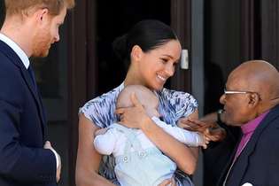 Príncipe Harry e Meghan Markle com o filho