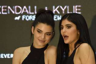 Kendall (à esq.) e Kylie Jenner