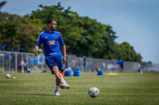Edílson voltou ao time titular do Cruzeiro em derrota para o Tombense