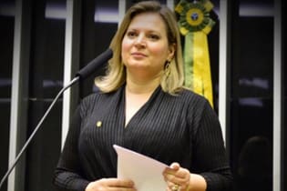 A deputada Joice Hasselmann é novamente a líder do PSL na Câmara