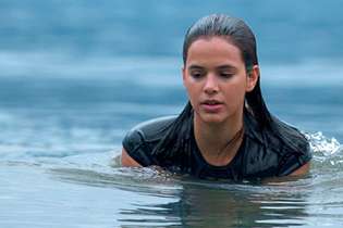 Bruna Marquezine em cena do filme "Vou Nadar Até Você"