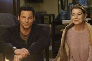 Meredith Grey (Ellen Pompeo) e Alex Karev (Justin Chambers) em cena da série "Grey's Anatomy"