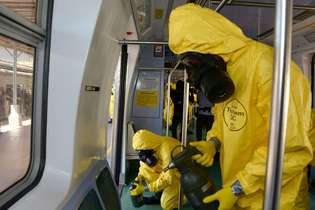 Limpeza de vagão de metrô por causa da pandemia de coronavírus