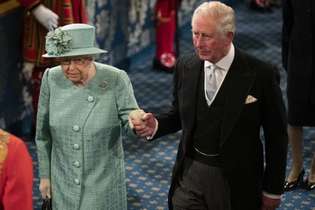 Príncipe Charles e rainha Elizabeth, em dezembro de 2019