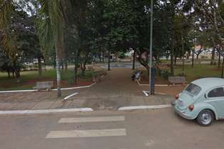 Praça Gabriel Andrade Junqueira fica em frente à prefeitura de Ingaí